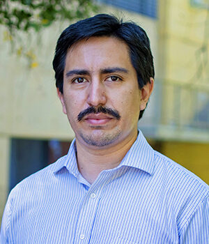Foto facial de Pablo González, Jefe del Área de Monitoreo y Estudios de la Dirección de Inclusión y Coordinador Ejecutivo de PACE UC.
