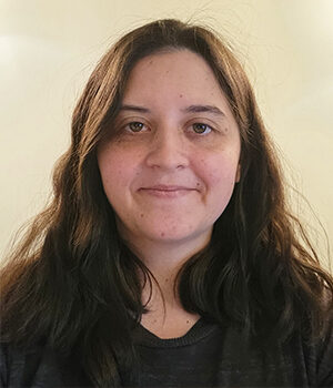 Foto facial de Macarena Baeza, profesional del Programa para la Inclusión de Alumnos con Necesidades Especiales - PIANE UC, de la Dirección de Inclusión
