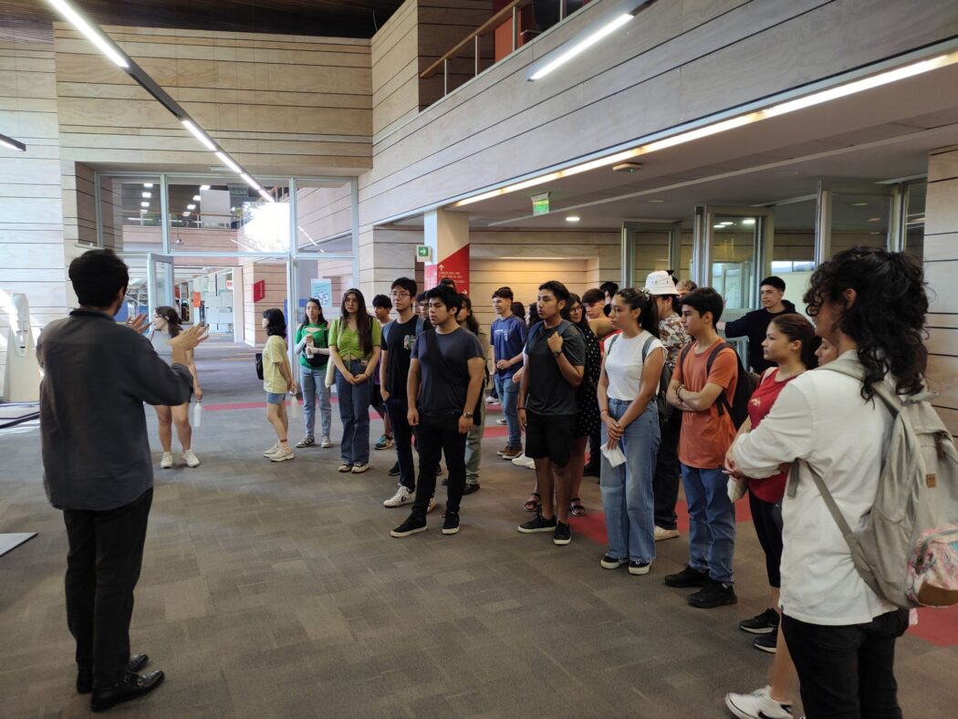 Grupo de estudiantes participando en una actividad de PACE